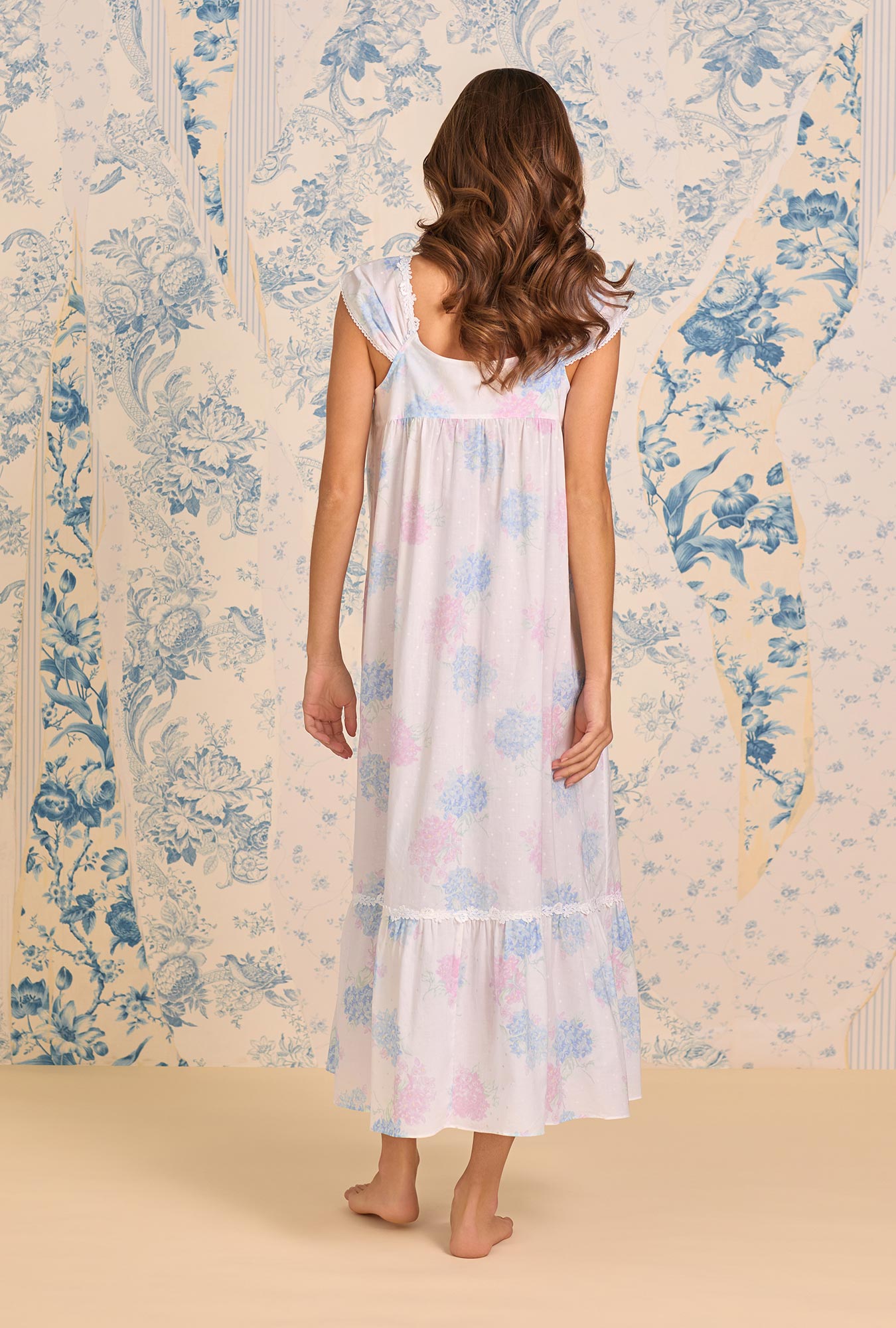 Eileen West The "Taylor" Hydrangea Blossom Cotton Lawn Ballet Nightgown