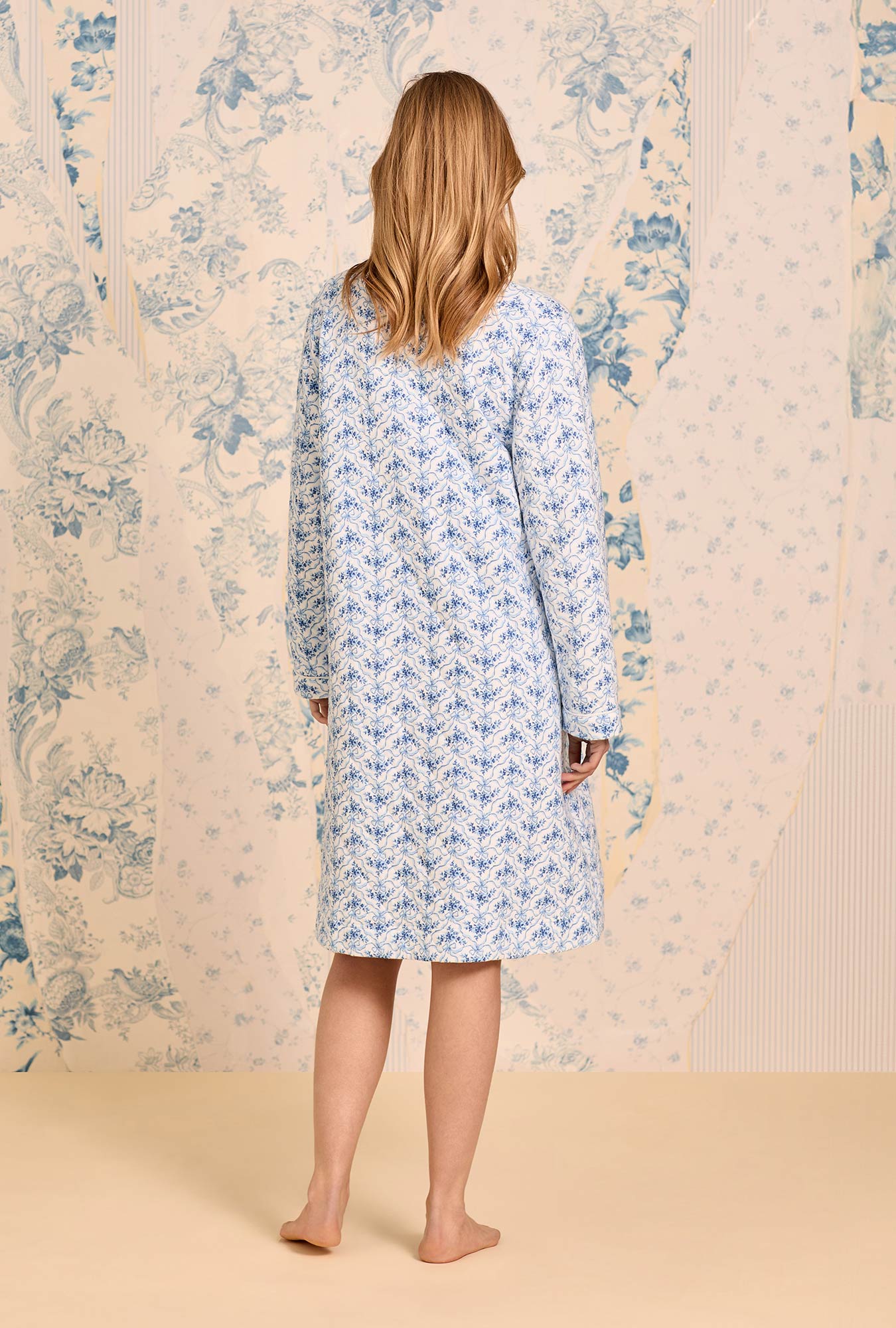 Eileen West Celestial Bow Cotton Diamond Quilt Zip Robe
