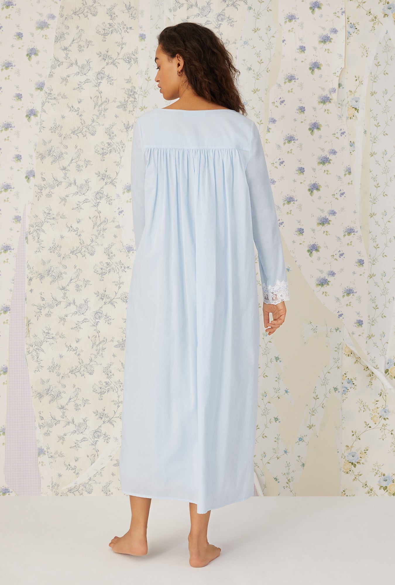 Eileen West Florentine Lace Ballet Robe