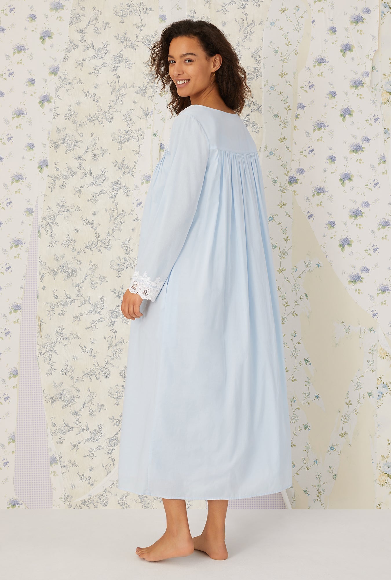 Eileen West Florentine Lace Ballet Robe
