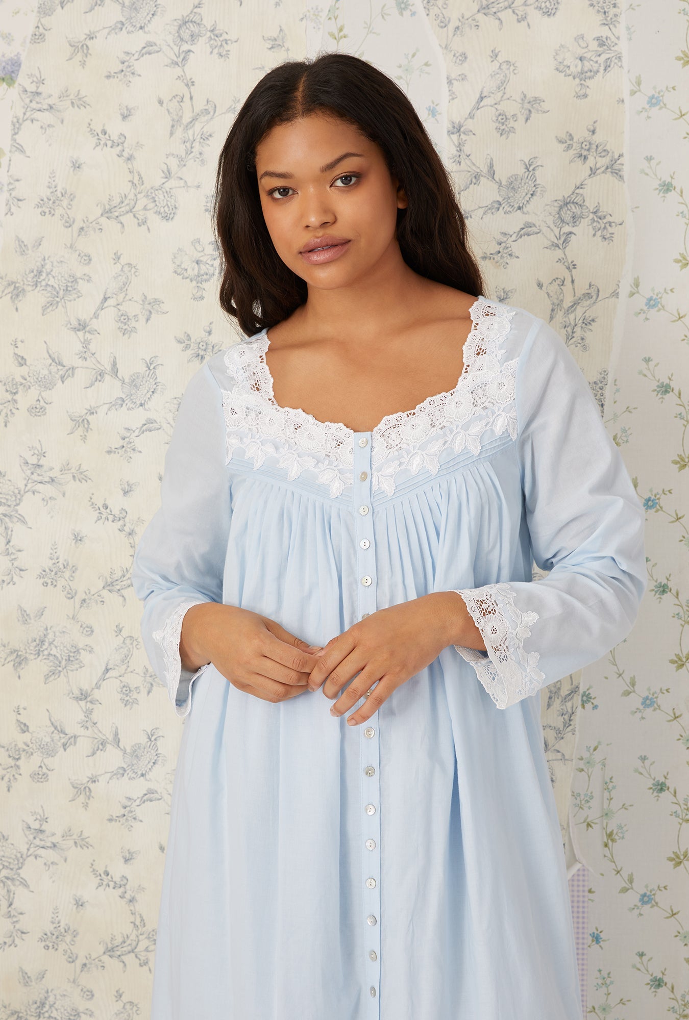 Eileen West Florentine Lace Ballet Robe