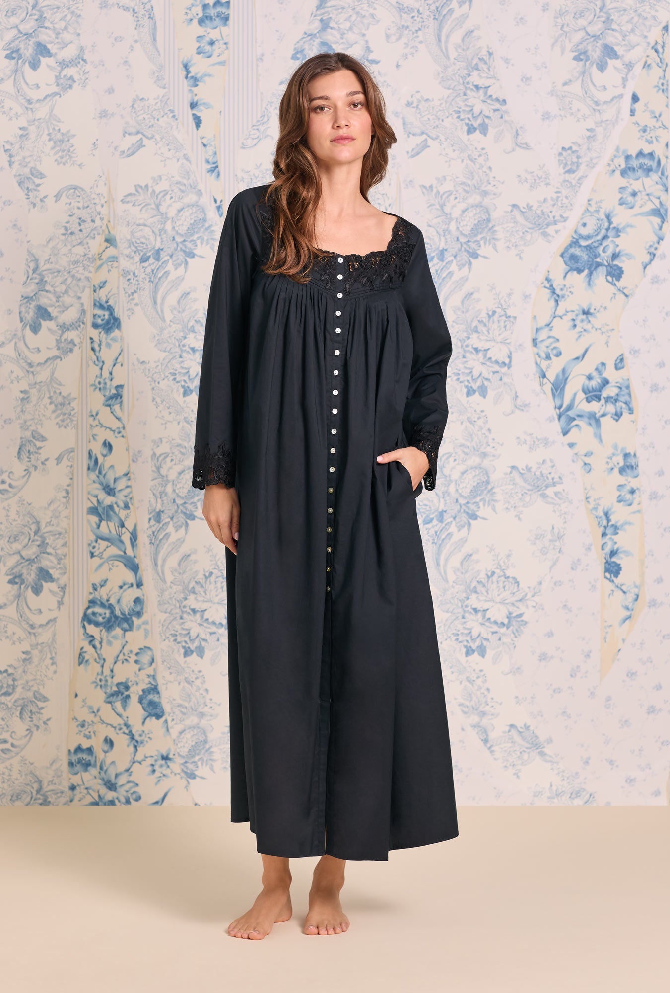 Eileen West Florentine Lace Ballet Robe