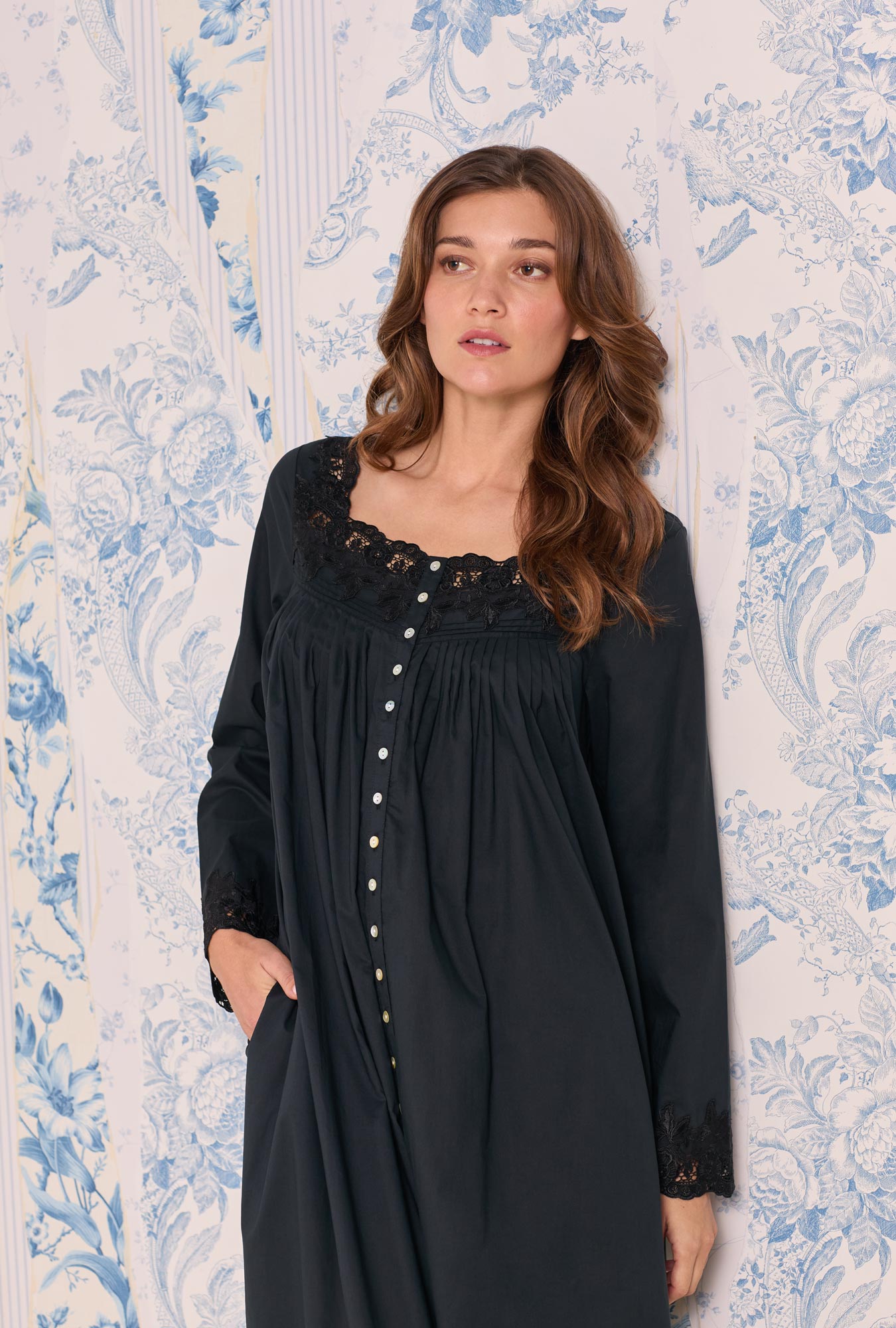 Eileen West Florentine Lace Ballet Robe