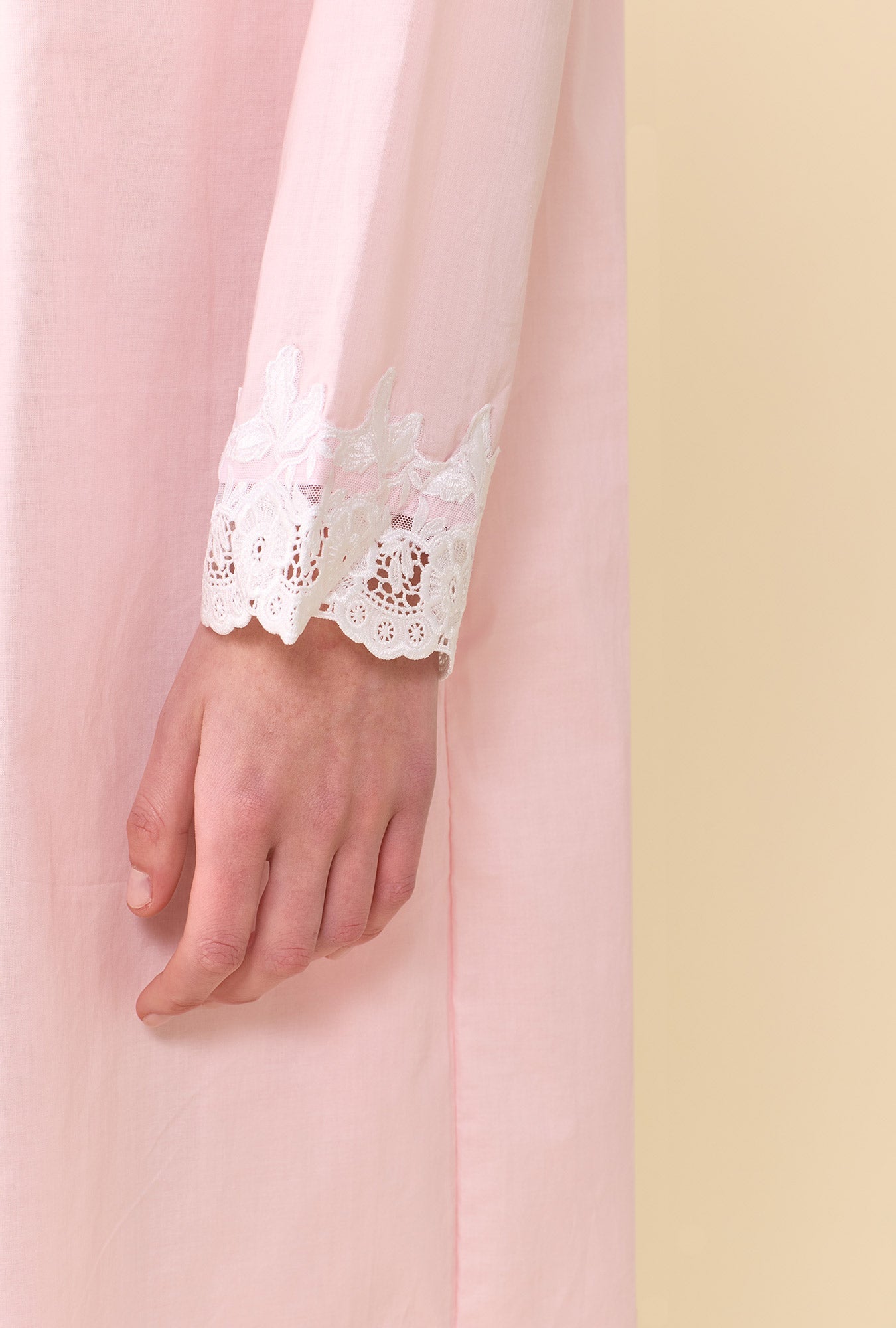 Eileen West Florentine Lace Ballet Robe