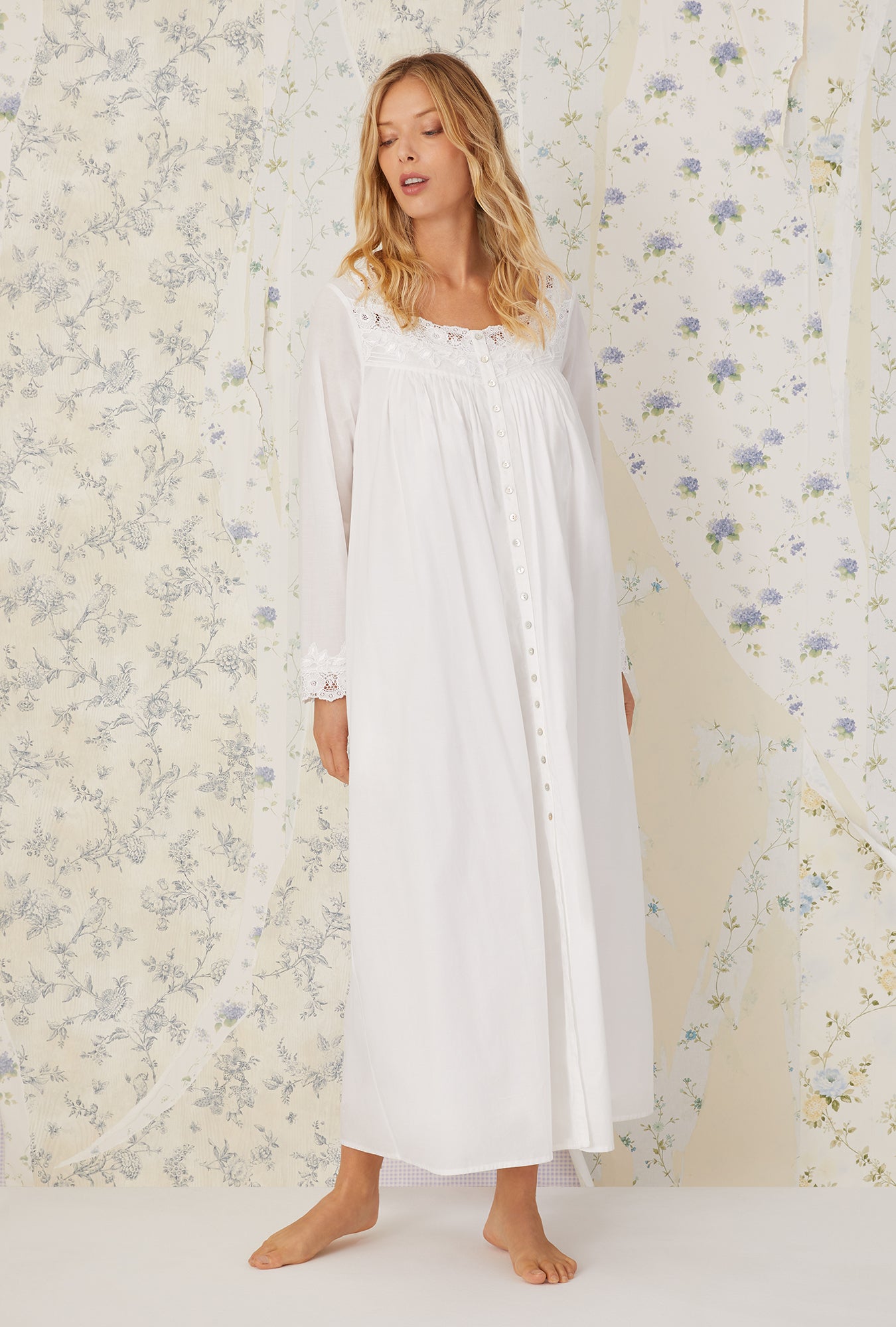 Eileen West Florentine Lace Ballet Robe