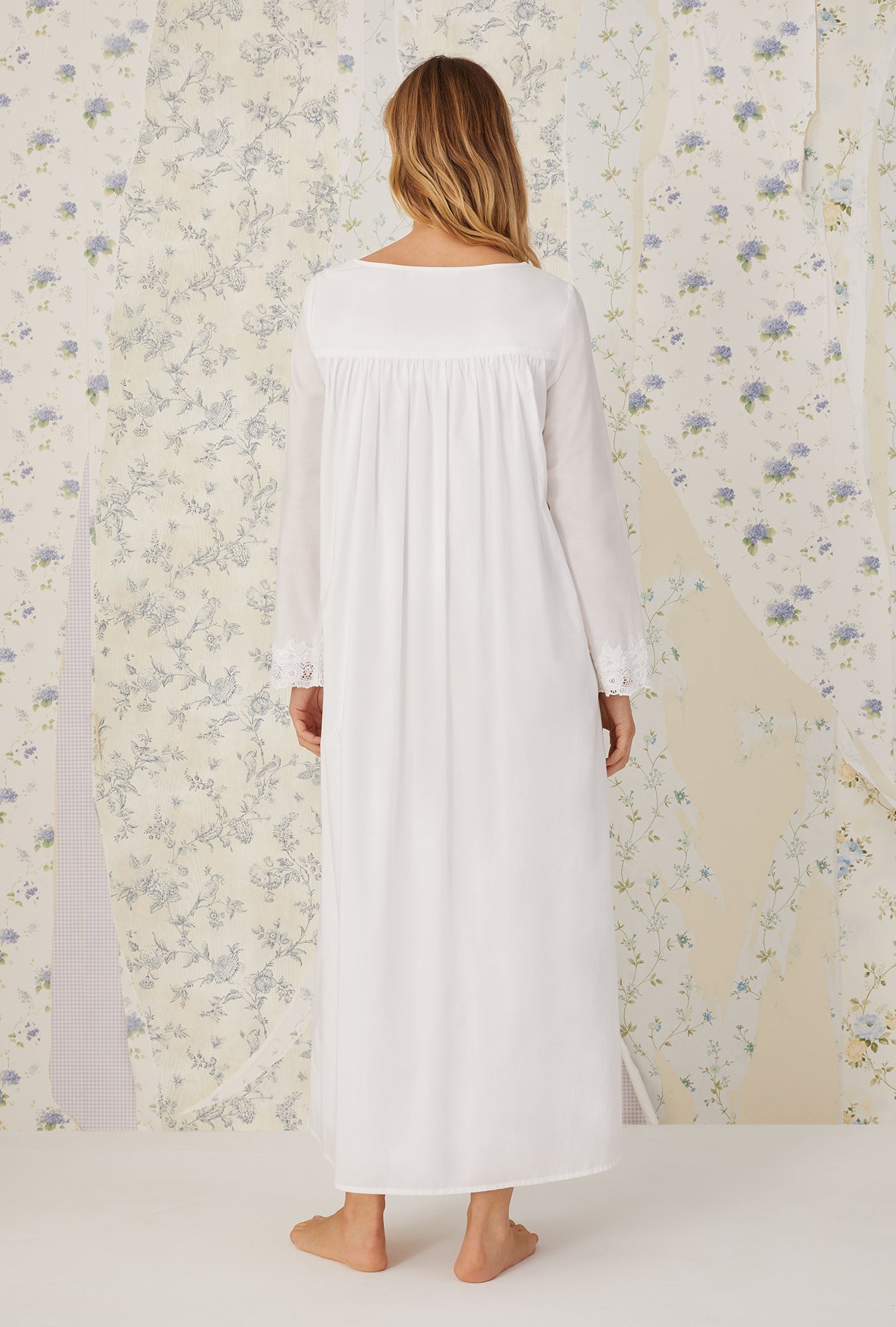 Eileen West Florentine Lace Ballet Robe