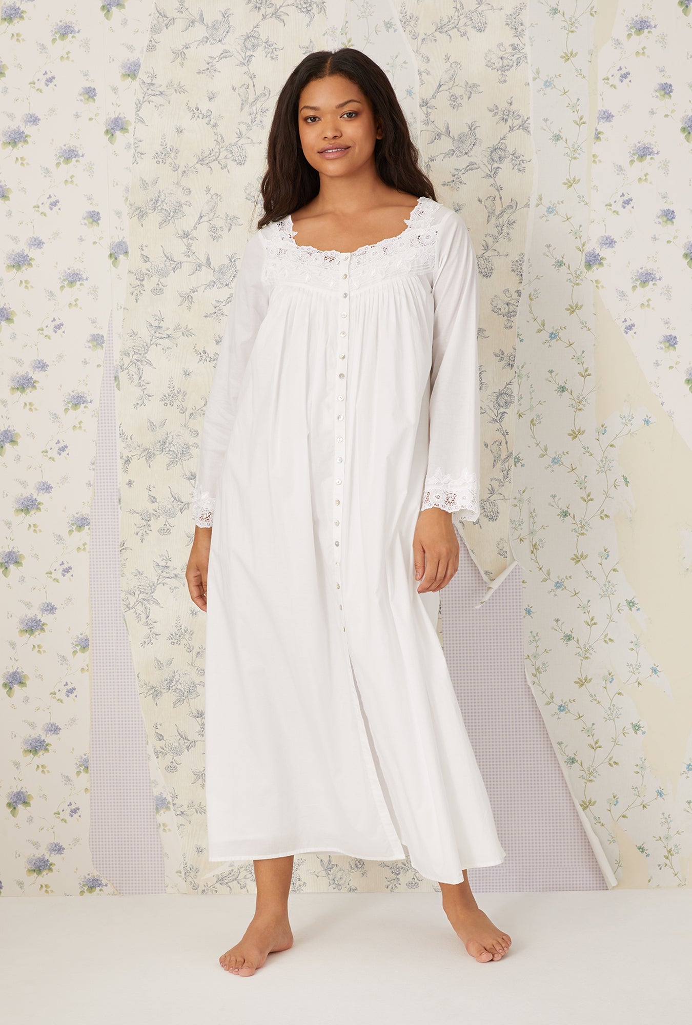 Eileen West Florentine Lace Ballet Robe