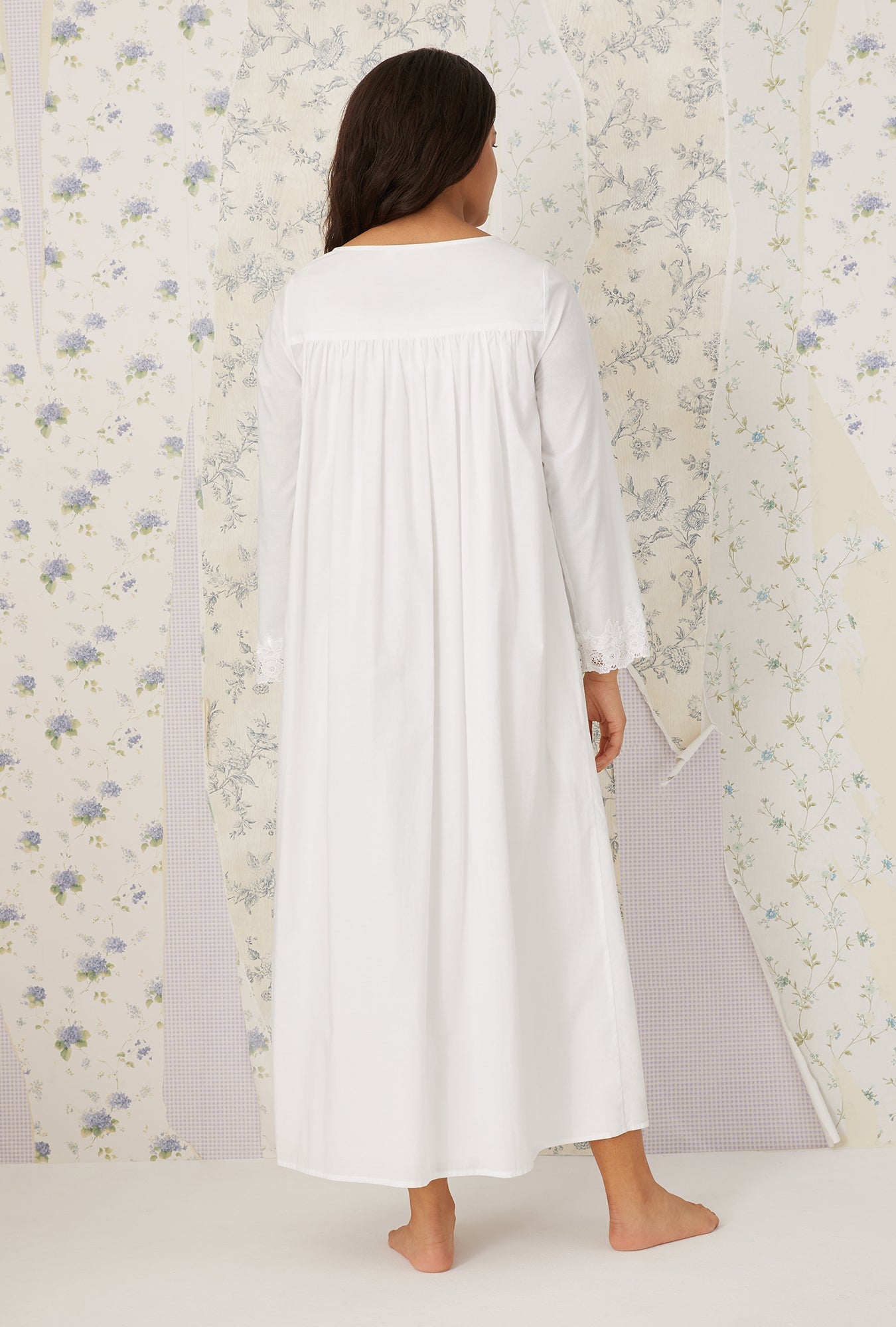 Eileen West Florentine Lace Ballet Robe