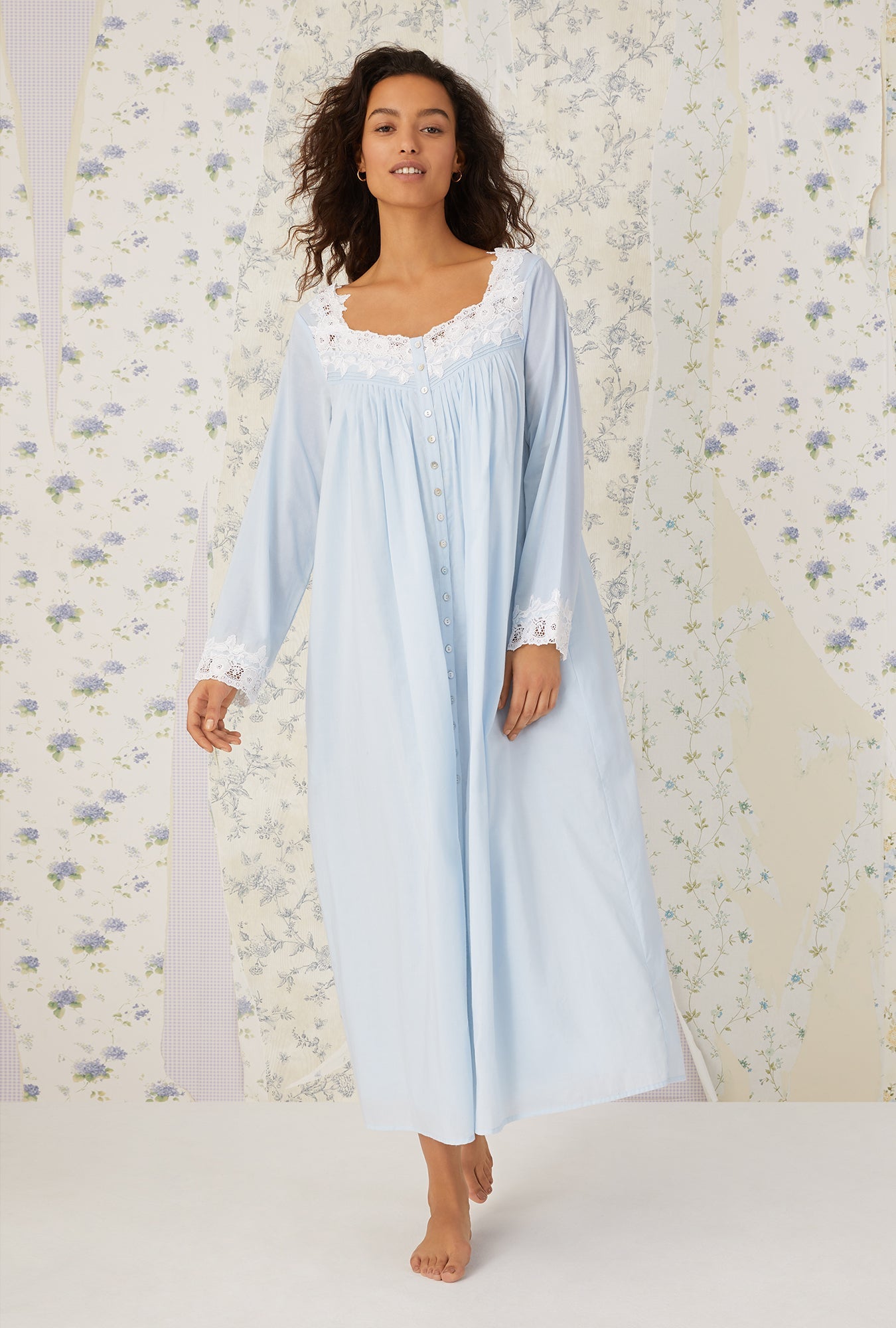 Eileen West Florentine Lace Ballet Robe