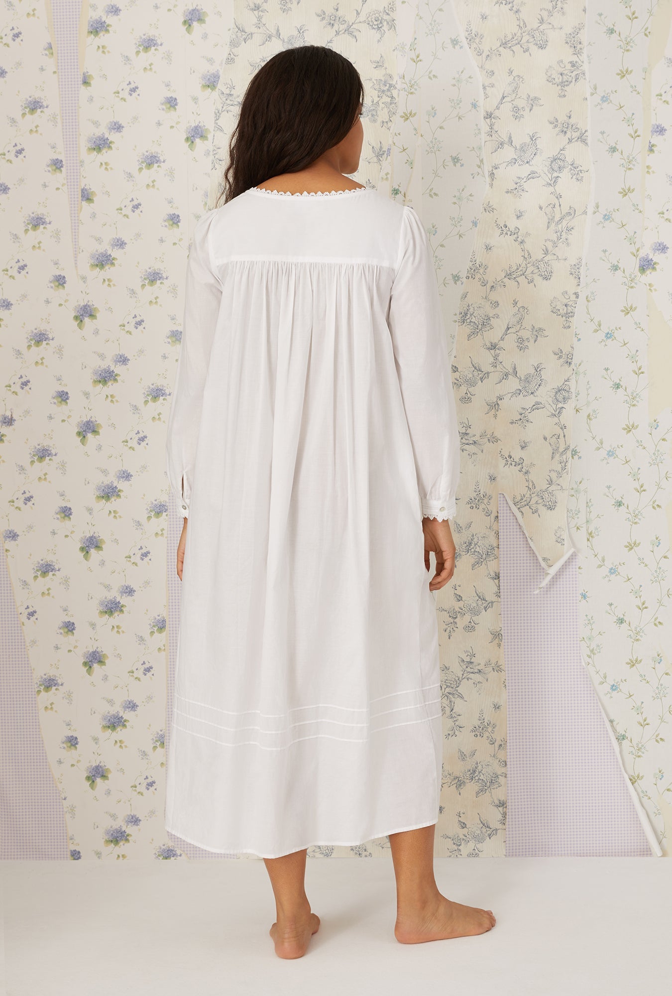 Eileen West Heirloom Dream Long Sleeve Gown