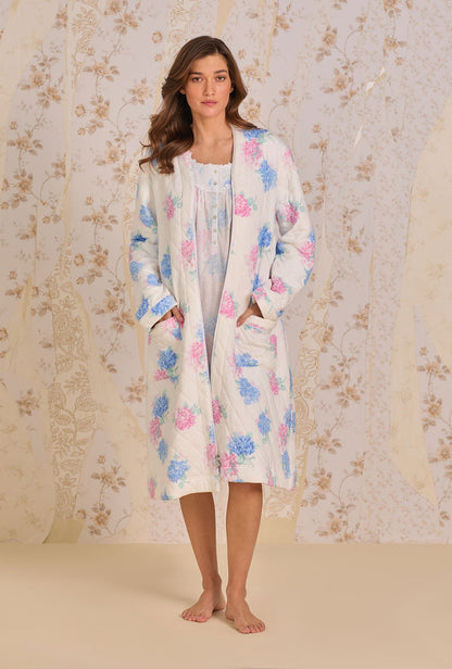 Eileen West Hydrangea Blossom Dream Diamond Quilt Waltz Zip Robe