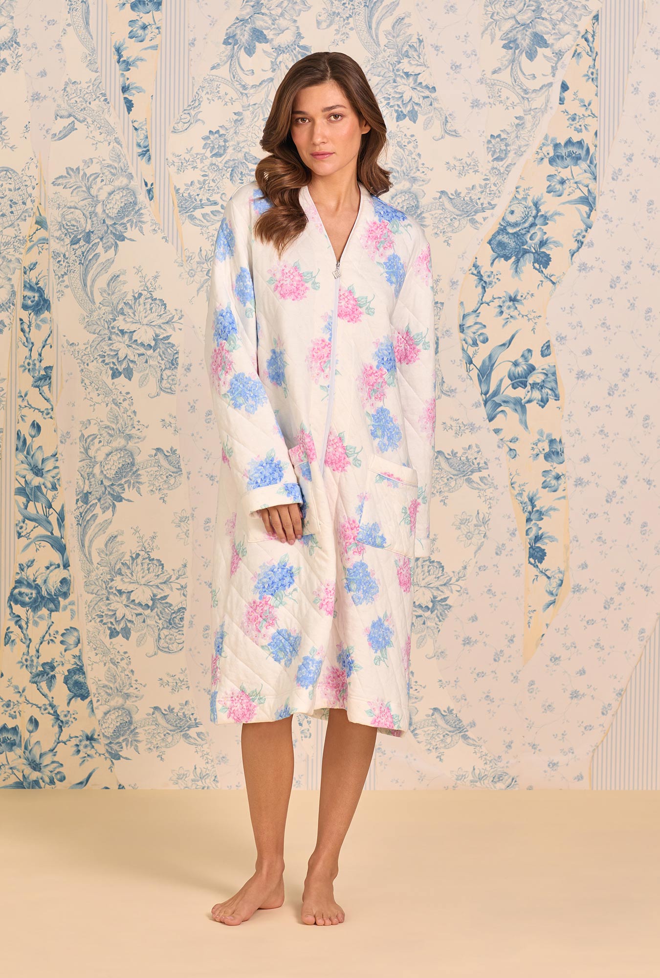 Eileen West Hydrangea Blossom Dream Diamond Quilt Waltz Zip Robe