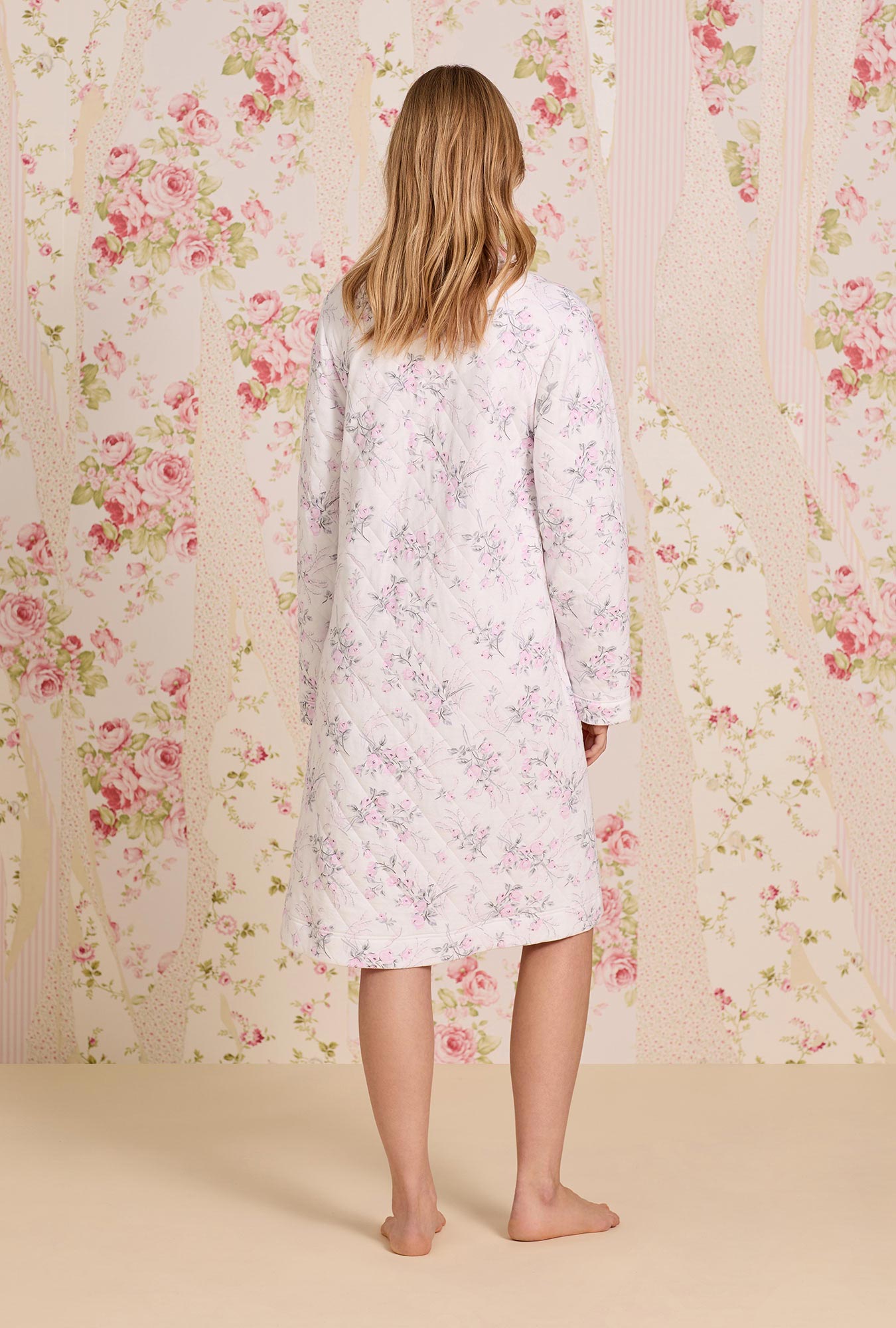 Eileen West Quiet Bloom Cotton Diamond Quilt Zip Robe
