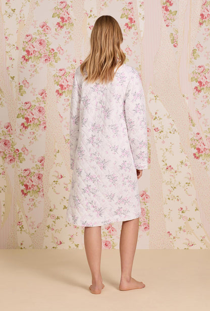 Eileen West Quiet Bloom Cotton Diamond Quilt Zip Robe