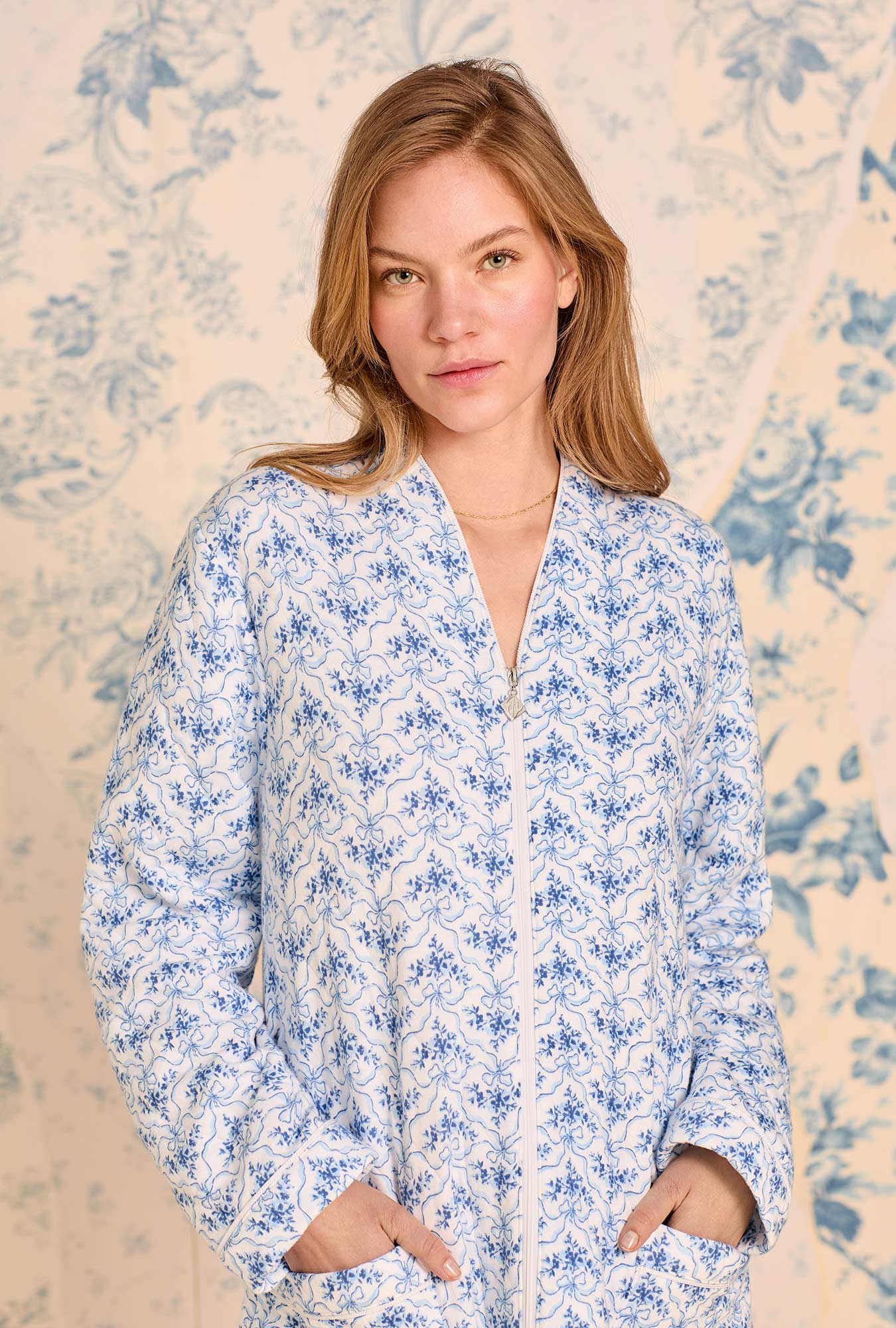 Eileen West Celestial Bow Cotton Diamond Quilt Zip Robe