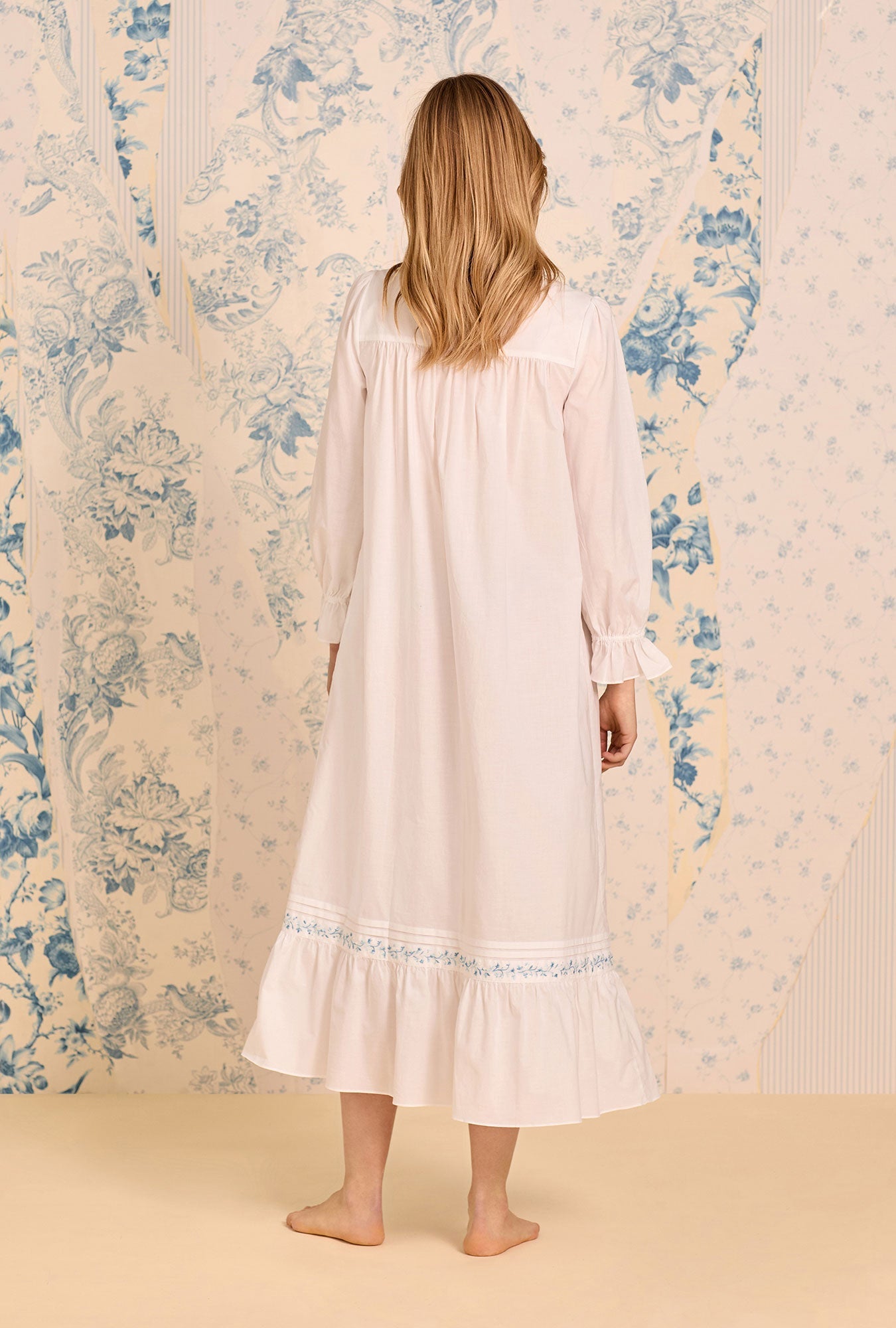 Eileen West Iconic White Cornflower Embroidery Cotton Lawn Long Sleeve Ballet Nigh